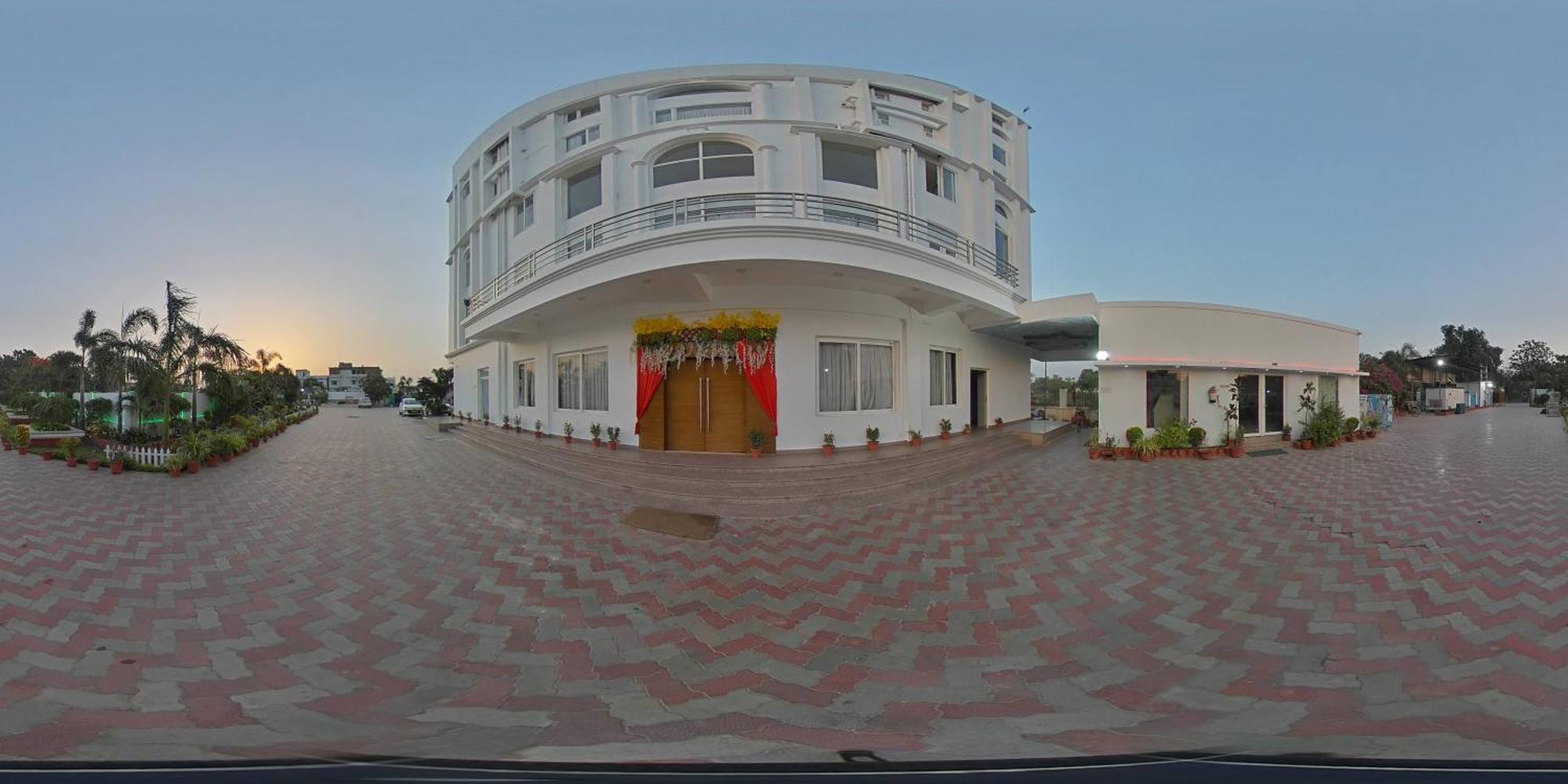 Tathastu Hotels & Banquet Hall Pipra Dewās エクステリア 写真